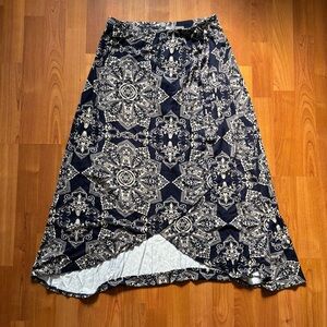 Women’s Navy and white midi skirt size medium